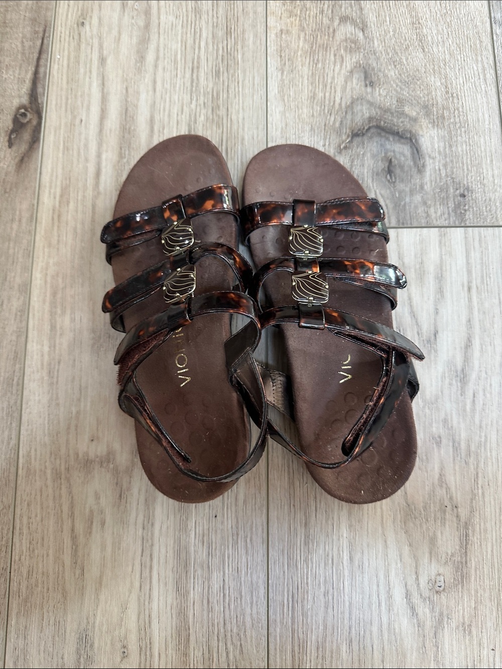 Vionic Tortoiseshell Strappy Sandals in Brown